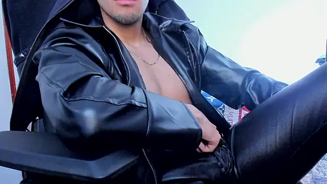 دردشة Tommy_Bred الجنسية المباشرة