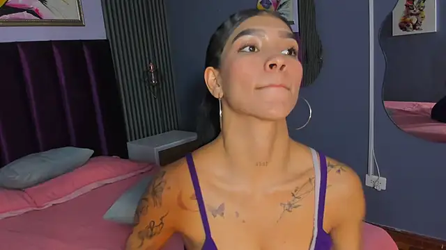 LauraAristizabal's Live XXX Chat