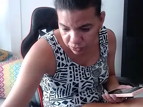 Chatroom XXX en direct de Adriana_0312