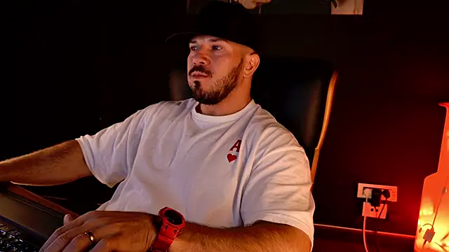 AngeloEric – Naživo XXX chat