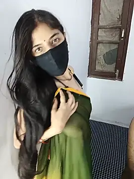Show modela Curvy_Kavya na web-kameri