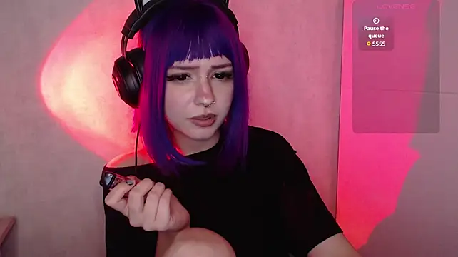 YunaLeaf's Live XXX Chat