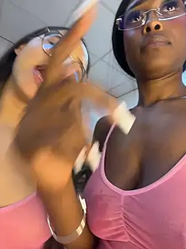CocoaLuxeXXX's Webcam Show