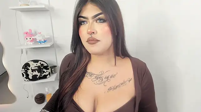 צ'אט XXX בשידור חי של hollycute__