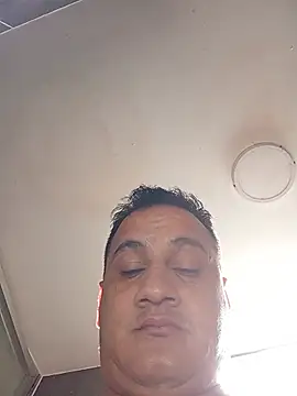 Show modela sergioyleo na web-kameri