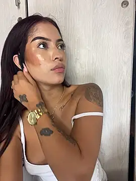 دردشة MystiqueXXX الجنسية المباشرة