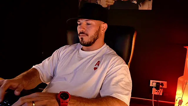 Онлайн чат XXX AngeloEric
