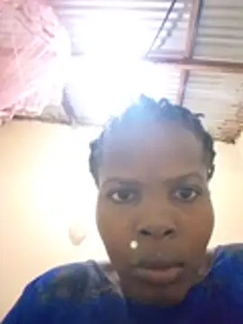 pretty-zuri Chat XXX live