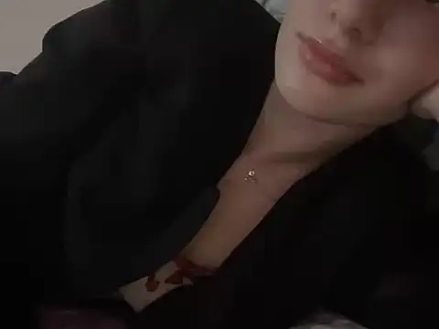 Toviraa Adlı Modelin Canlı XXX Sohbeti