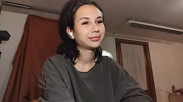 HazyLoom Adlı Modelin Canlı XXX Sohbeti