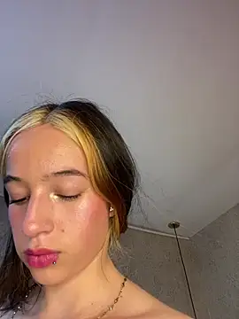 aly_16のライブXXXチャット