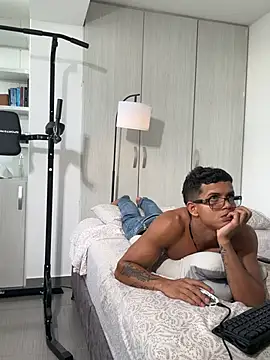 Paradise_boy__ লাইভ XXX চ্যাট