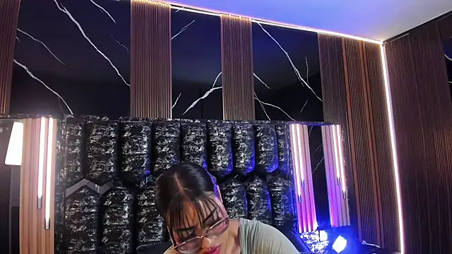 Kysha_Lipss Adlı Modelin Canlı XXX Sohbeti