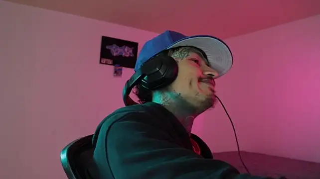 trieone Webcam-Show