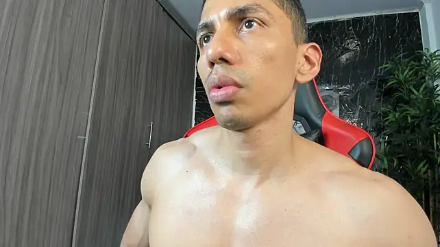 XXX chat uživo modela Erik_castle