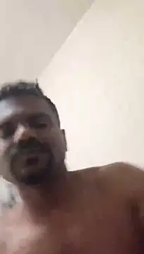 Show modela bhagihero na web-kameri