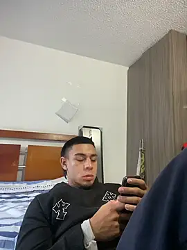 Taylor_DiamondBoy Live XXX-chat