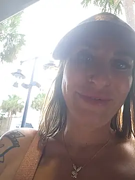 laurenlotus Show in webcam
