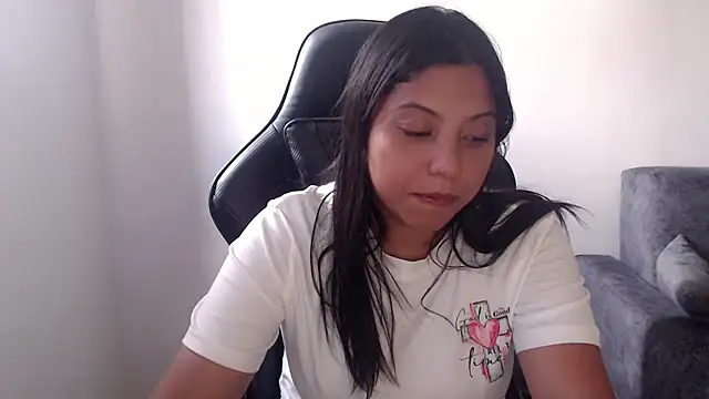Leylafourniert Adlı Modelin Canlı XXX Sohbeti