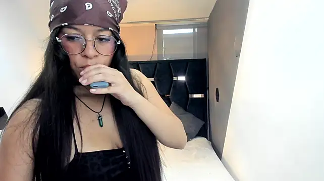 Lucy__Love_ লাইভ XXX চ্যাট