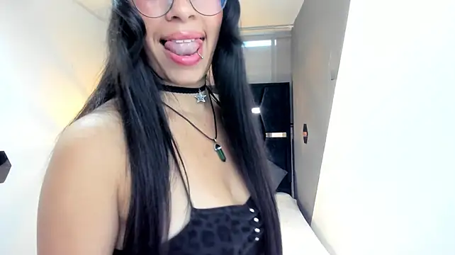 Czat XXX na żywo – Lucy__Love_