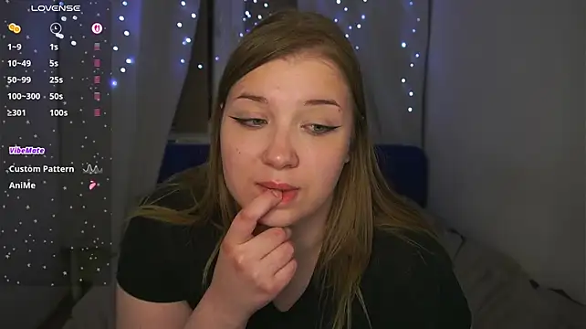 CuteSharloti's Live XXX Chat