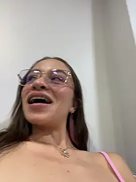 Chatroom XXX en direct de Chloe_Key