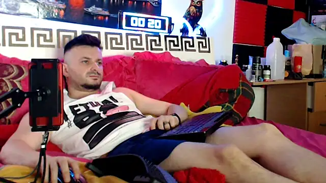 Hugec0ck007 webkamerás műsora