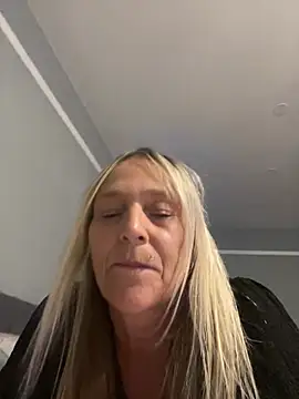 Blondnboujee53's Live XXX Chat