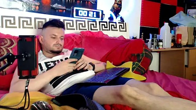 Hugec0ck007 Webcam Show