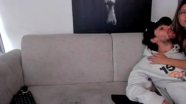 Show modela Aileenn_sweettt na web-kameri