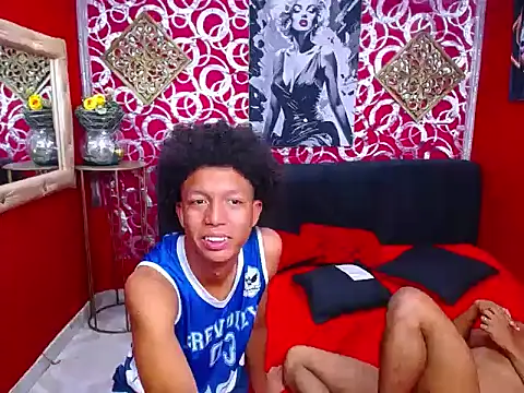 PEINBOYS Adlı Modelin Canlı XXX Sohbeti