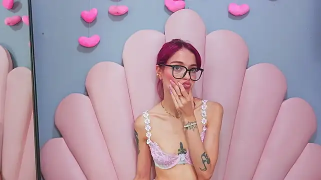 Chat +18 de luci_miller ao vivo