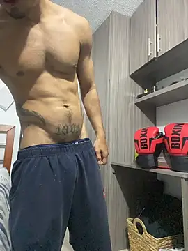 Taylor_DiamondBoy Live XXX-chat