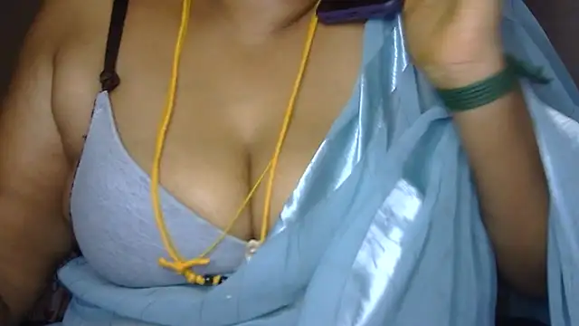 Chat +18 de Nithya_forever ao vivo