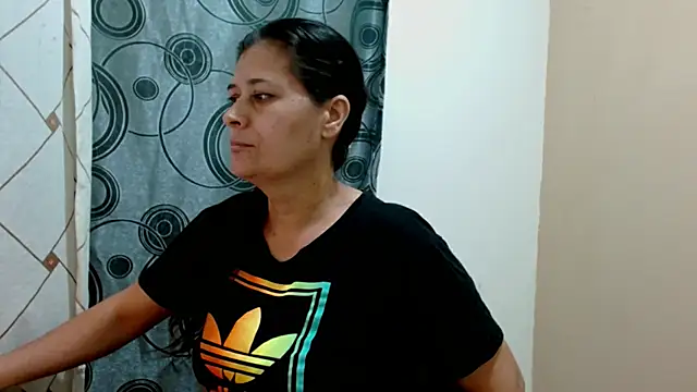 KARYNA_MILF's Live XXX Chat