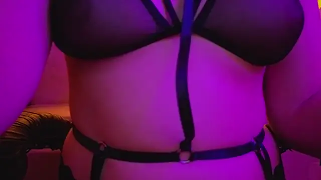 Queen_Red_v's Live XXX Chat