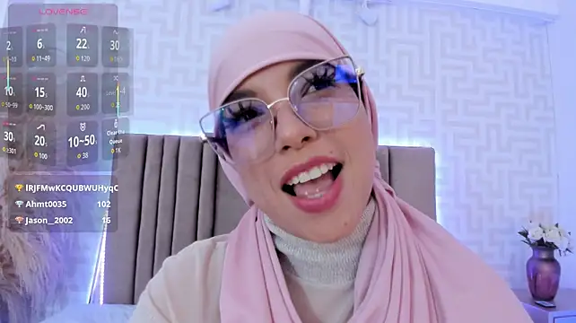 צ'אט XXX בשידור חי של naishaa_