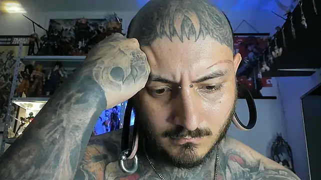 DEATHINK666XX: διαδικτυακό σόου στην κάμερα