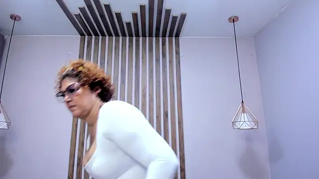 Luna_Milf_xxx 现场XXX聊天