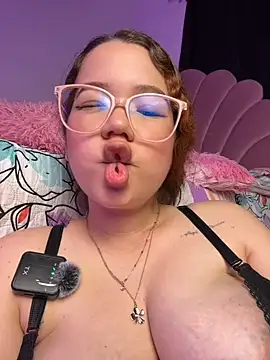 Lucyklein2022 Adlı Modelin Canlı XXX Sohbeti