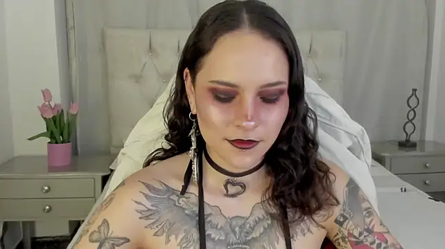 AnnyThompson_ Adlı Modelin Canlı XXX Sohbeti