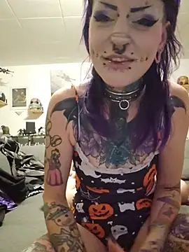 Purple_Coffin666 Show in webcam