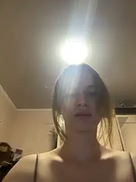 צ'אט XXX בשידור חי של LeinaWoluers