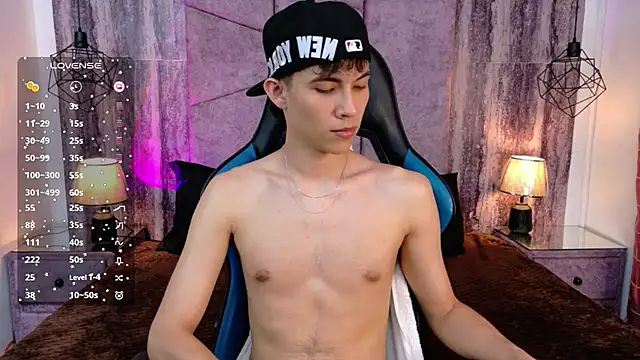 AronTawers' Live XXX Chat