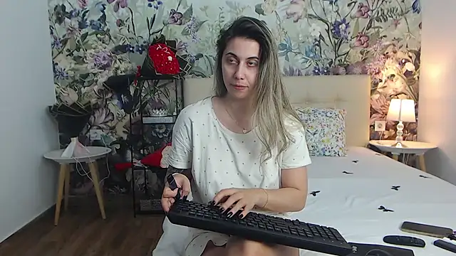 RoseDiamond06 live XXX chat