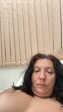 Show modela kotkite na web-kameri