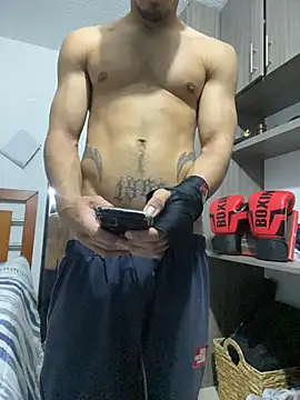 Chatroom XXX en direct de Taylor_DiamondBoy