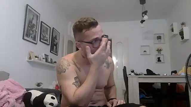 צ'אט XXX בשידור חי של yanick931