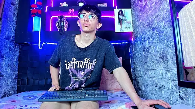 ElanGiraldo Webcam show